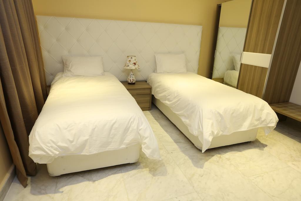 Delora Hotel And Suites Chtaura Room photo